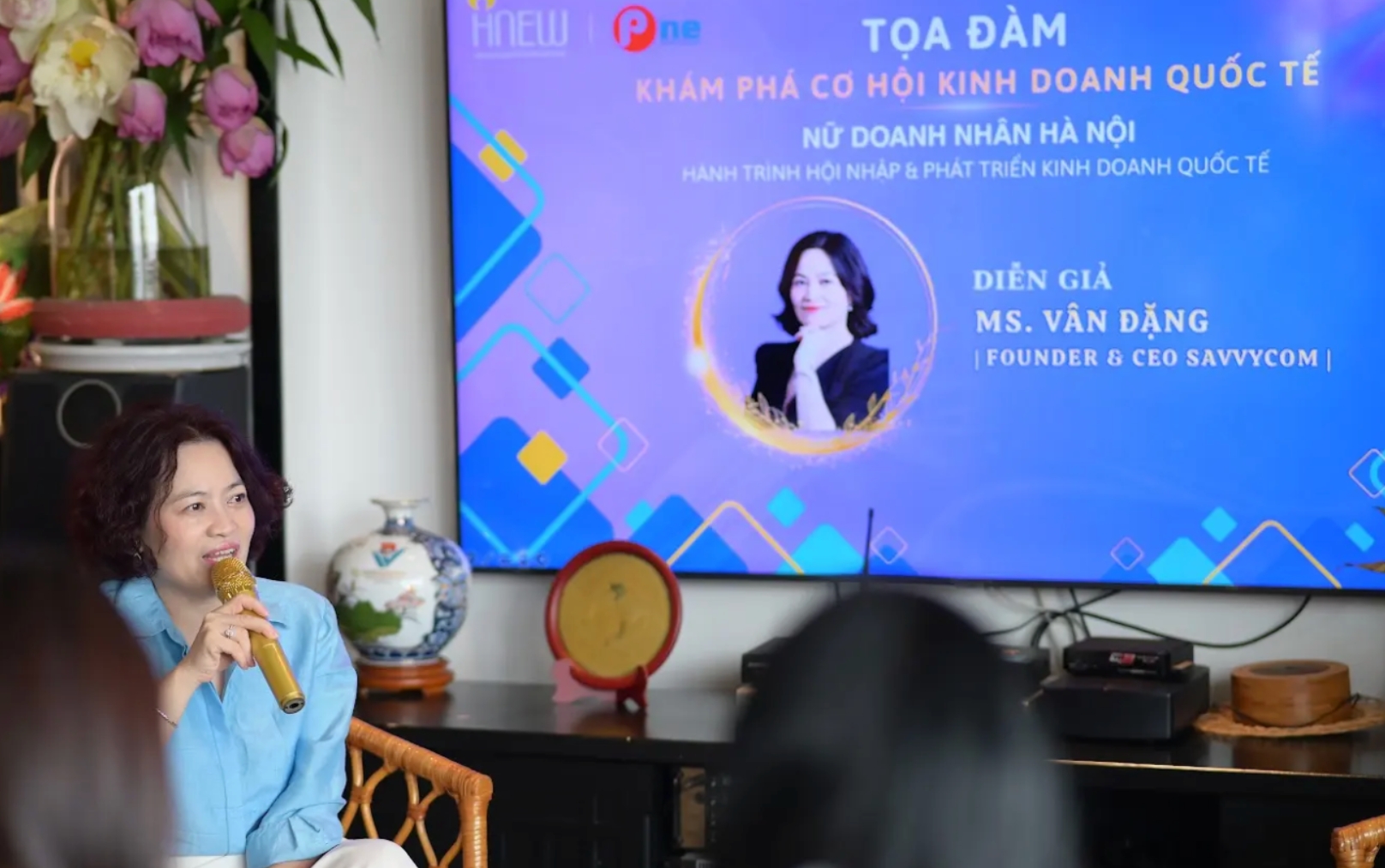 3 CEO Vân Đặng chia sẻ tại tọa đàm “Khám phá Cơ hội Kinh doanh Quốc tế”