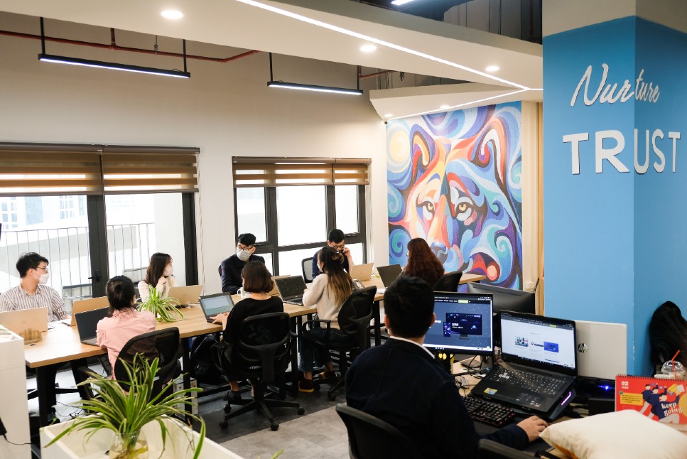 Đội ngũ Savvycom làm việc tại văn phòng Hà Nội trong một dự án chuyển đổi số Đội ngũ Savvycom làm việc tại văn phòng Hà Nội trong một dự án chuyển đổi số