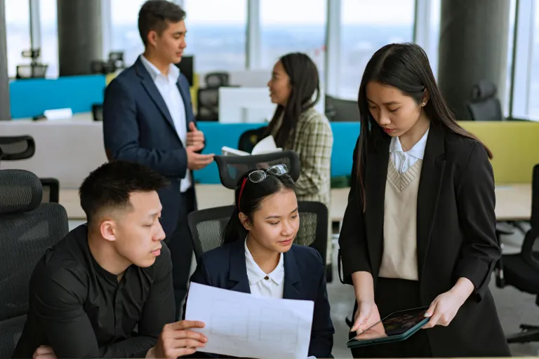 Đội ngũ Savvycom trao đổi giải pháp AI với khách hàng